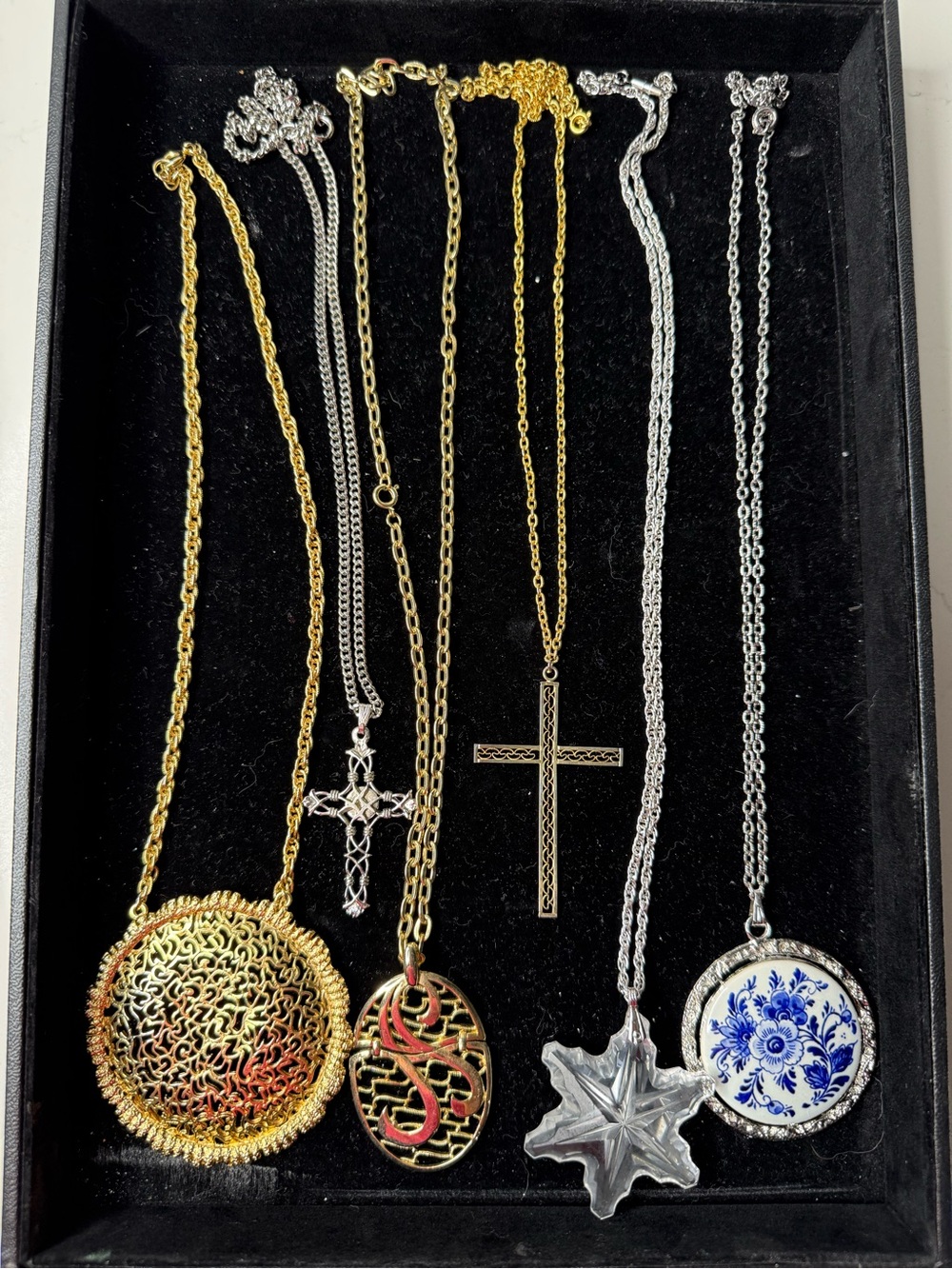 Vintage necklace lot